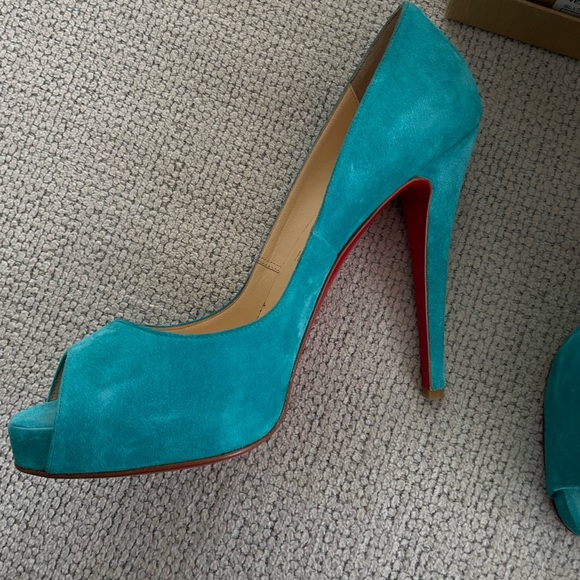 Elegant Turquoise Peep-Toe Heels - Picture 9 of 9